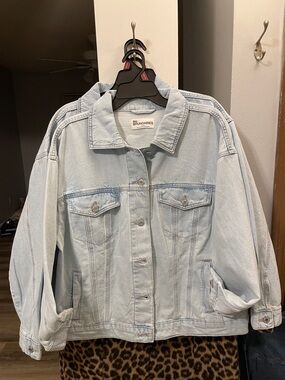 No Boundaries Women's Light Wash Denim Jean Jacket - Pale Blue